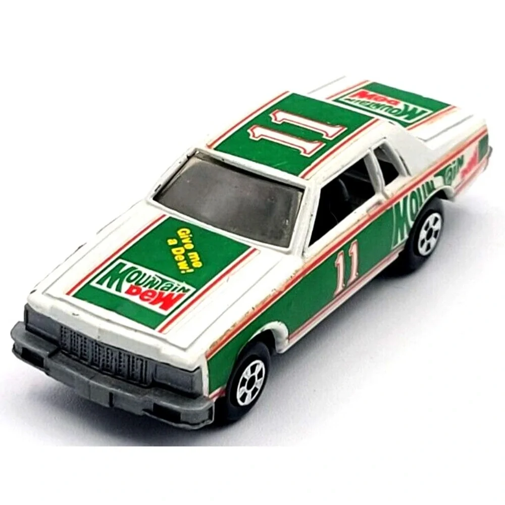 ERTL COMPANY 1980 CHEVROLET NASCAR MOUNTAIN DEW 11 DIECAST CAR‎ 1:64